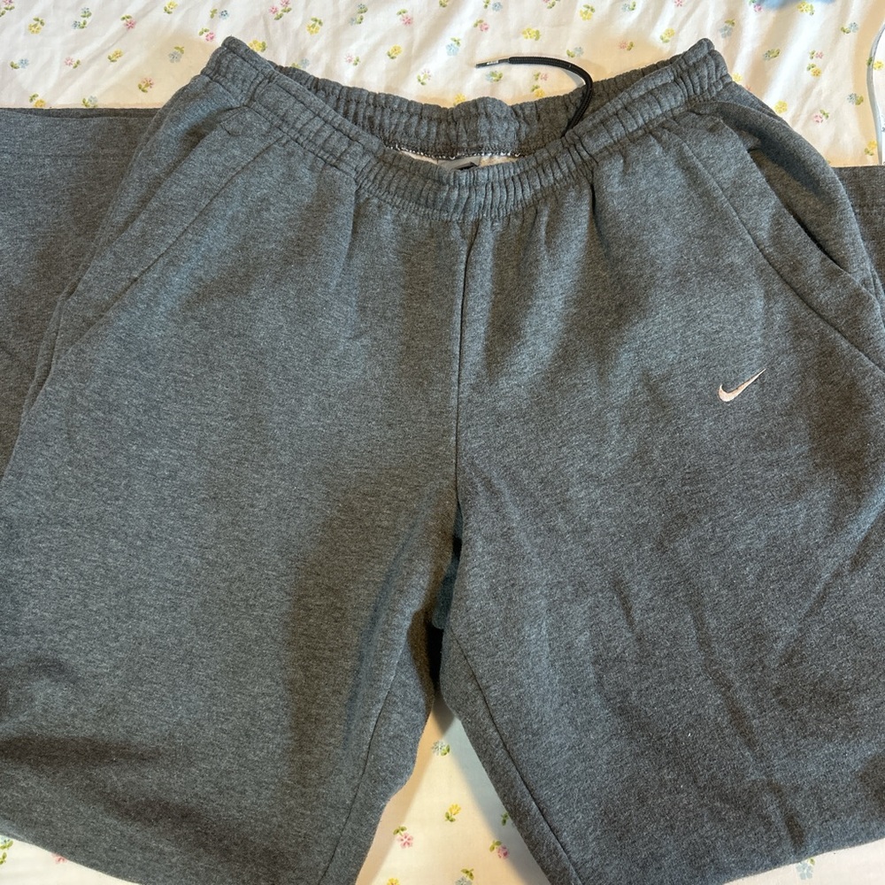 Gray nike sweatpants